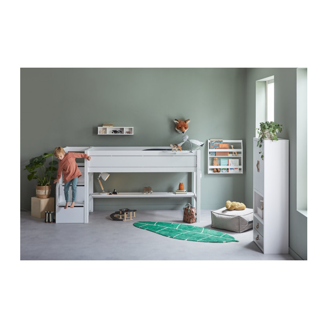 Halbhohes Bett mit Treppe und Deluxe Lattenrost
