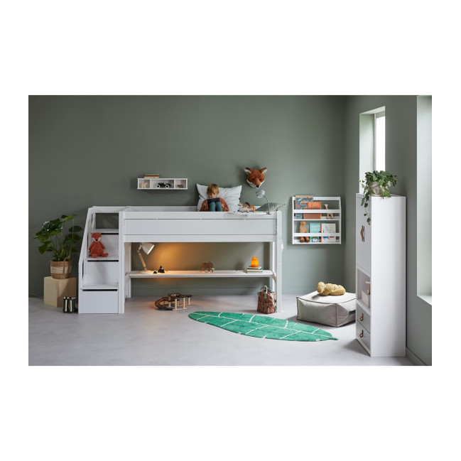 Halbhohes Bett mit Treppe und Deluxe Lattenrost
