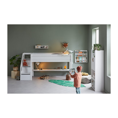 Halbhohes Bett mit Treppe und Deluxe Lattenrost