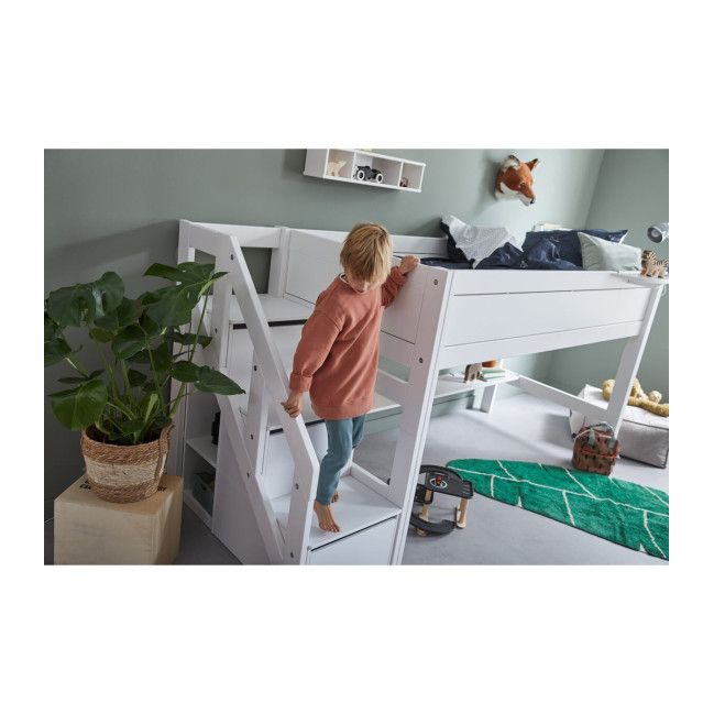 Halbhohes Bett mit Treppe und Deluxe Lattenrost