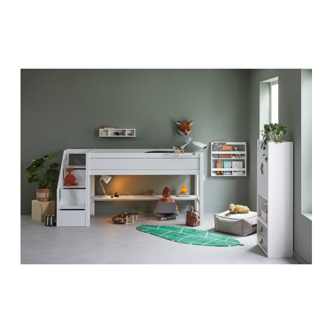 Halbhohes Bett mit Treppe und Deluxe Lattenrost